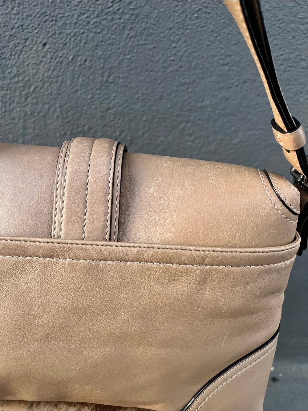 Coach F11196 MEDIUM Vintage Camel Y2K Soho Flap Leather Shoulder Bag - Picture 7 of 13